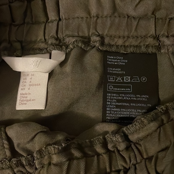 **SOLD**H&M short comfy green skirt - Picture 5 of 5